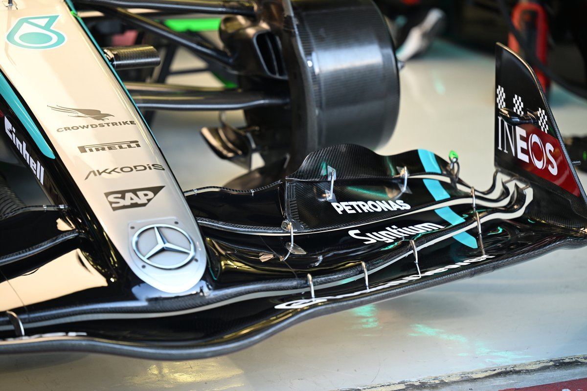 "Mercedes F1 W15 Front Wing Design Characteristics and Engineering Features"