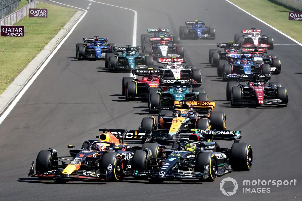 Verstappen vs Hamilton: Lead Battle at Red Bull RB19 and Mercedes W14 Start