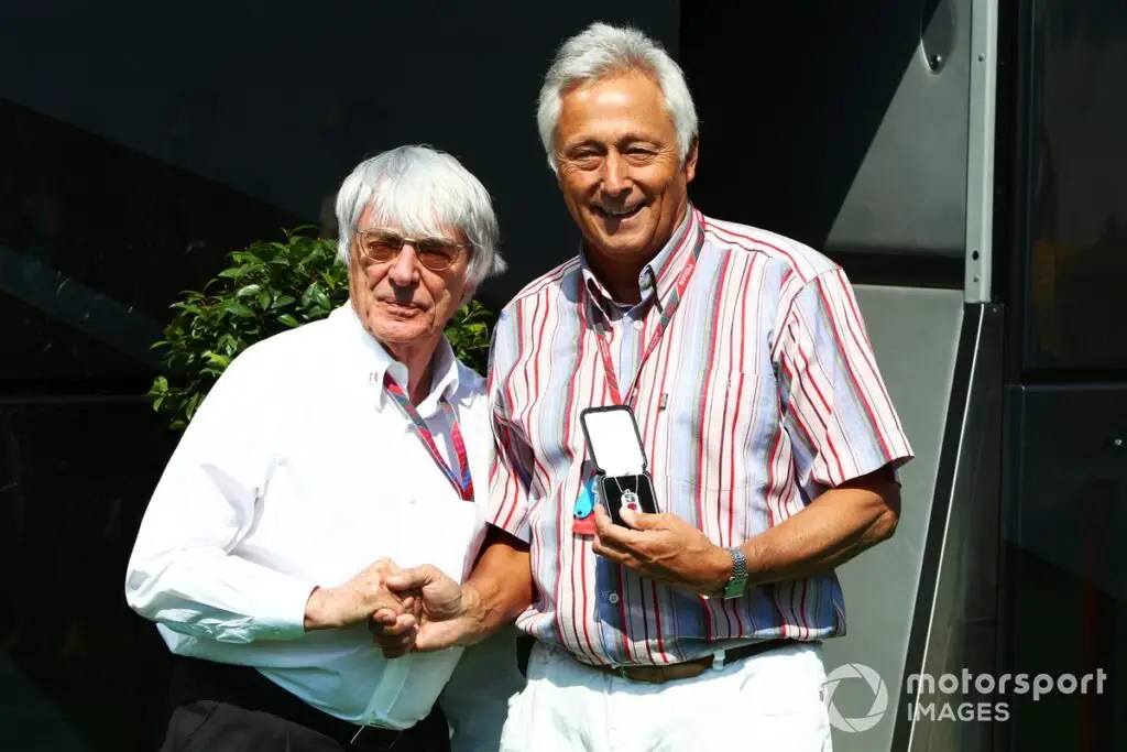 Bernie Ecclestone awards Bob Constanduros for his approaching 500th Grand Prix