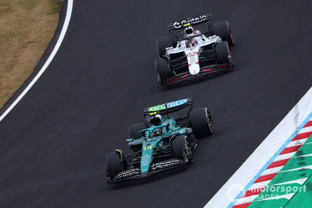 Fernando Alonso (Aston Martin Racing) vs Yuki Tsunoda (Red Bull Racing Team)