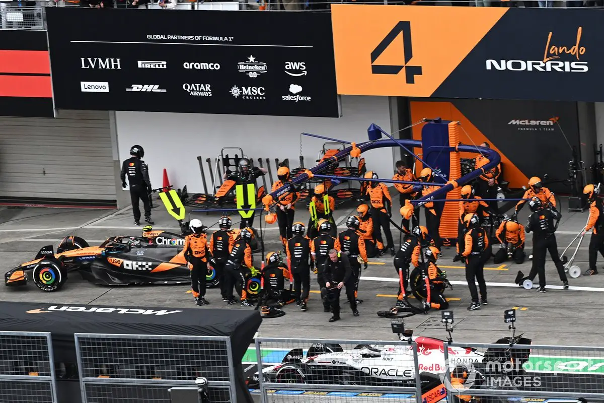 Lando Norris (McLaren) vs Max Verstappen (Red Bull Racing)
