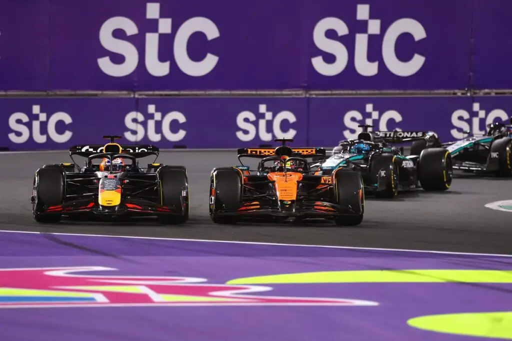 Max Verstappen (Red Bull) vs. Oscar Piastri (McLaren)