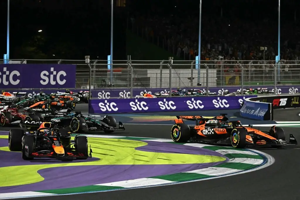 Max Verstappen (Red Bull) vs. Oscar Piastri (McLaren)