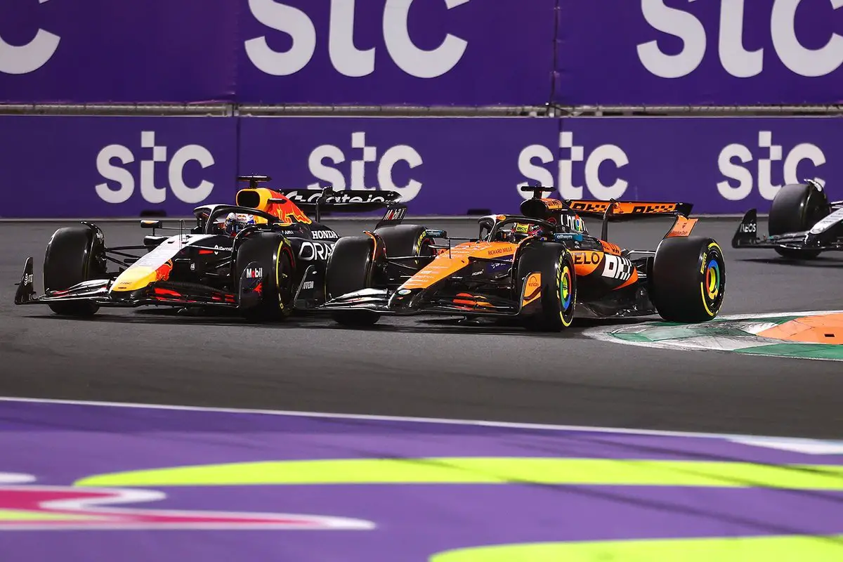 Max Verstappen (Red Bull) vs. Oscar Piastri (McLaren)