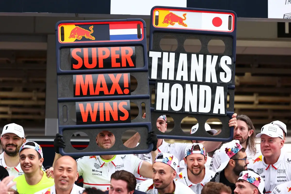 Red Bull Racing Team Cheers and Thanks Honda