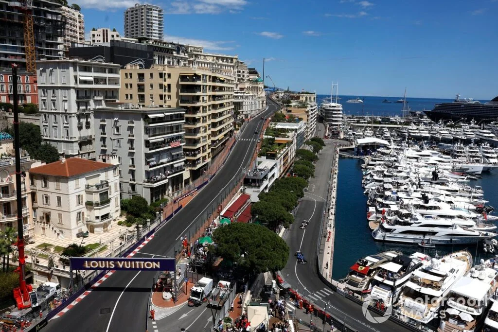 Esteban Ocon vs. Carlos Sainz: Haas F1 Team vs. Williams Race