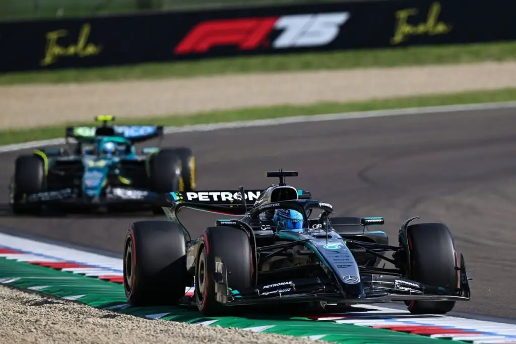 George Russell vs. Fernando Alonso (Mercedes vs. Aston Martin Racing)