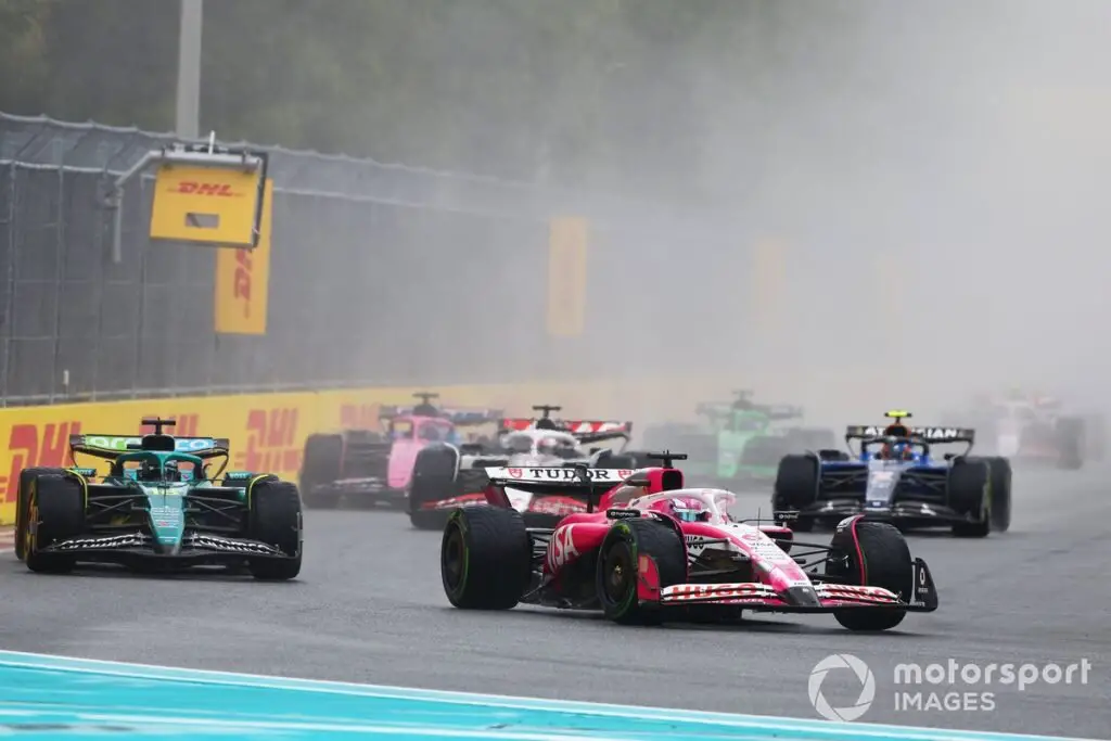 Lance Stroll (Aston Martin), Esteban Ocon (Haas), Carlos Sainz (Racing Bulls) and Isack Hadjar (Williams) in a race