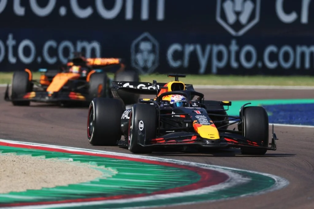 Verstappen aggressively increased lead over Piastri in initial laps.